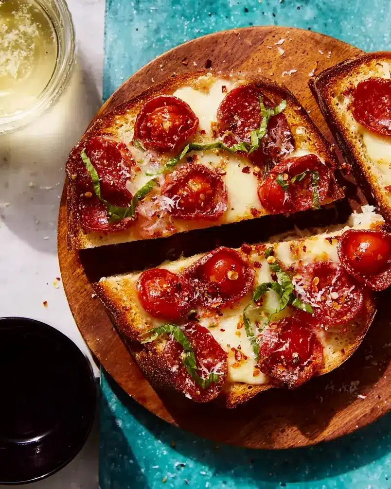 Pizza Lava Toast 2 Preparing the base of Pizza Lava Toast with melted cheese and sauce